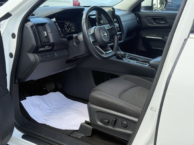 Used 2024 Nissan Pathfinder SV FWD image 13