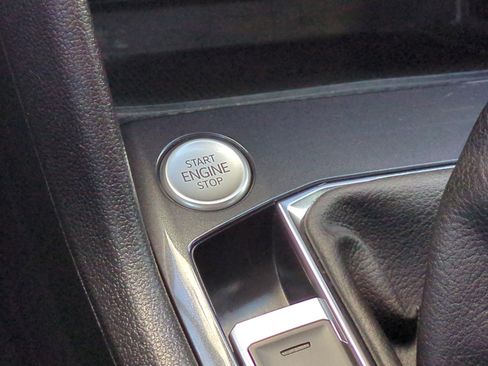 Used 2023 Volkswagen Tiguan SE R-Line image 29