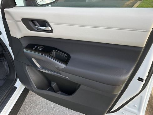 New 2026 Nissan Pathfinder SL FWD image 14