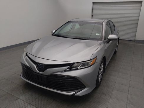 Used 2020 Toyota Camry LE image 15