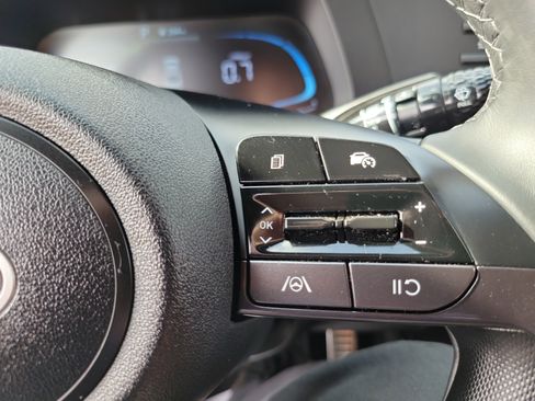 Certified 2025 Hyundai Elantra Sport image 8