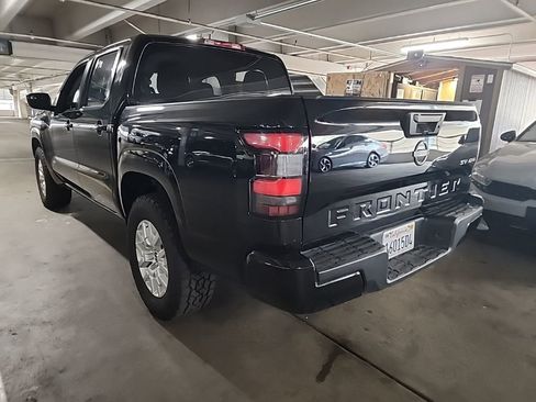 Used 2023 Nissan Frontier SV image 3