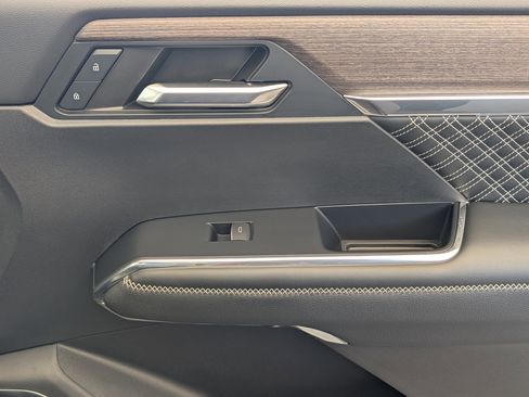 Used 2024 GMC Acadia Denali w/ Super Cruise Package image 25