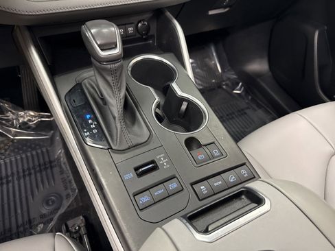 Used 2021 Toyota Highlander XLE image 37