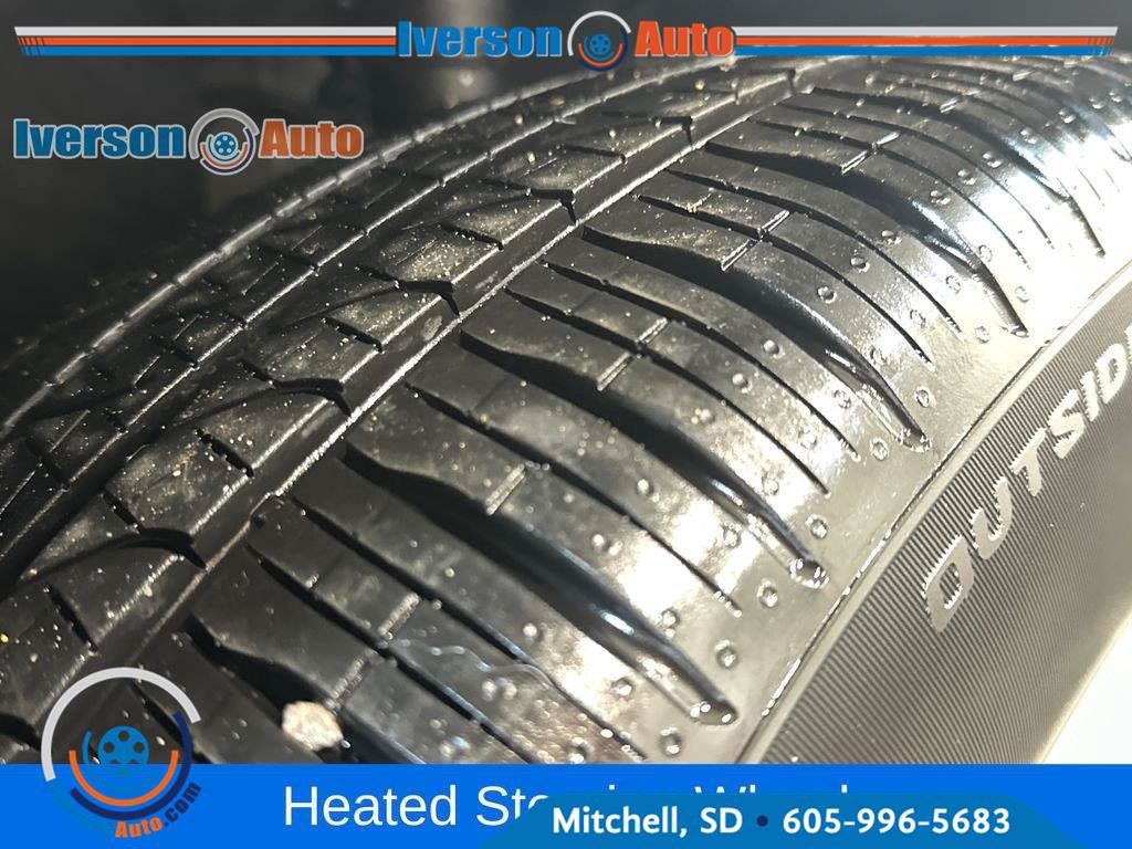 Used 2024 Chrysler Pacifica Touring-L AWD/4WD image 13