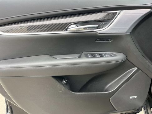 Certified 2025 Cadillac XT6 Sport w/ LPO, Floor Liner Package AWD/4WD image 31