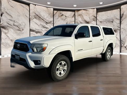 Used 2015 Toyota Tacoma PreRunner w/ SR5 Package RWD image 4