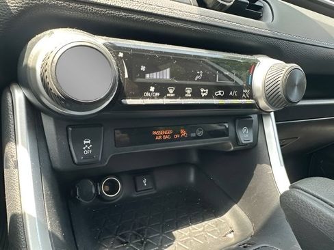 Used 2022 Toyota RAV4 LE w/ Carpet Mat Package (TMS) AWD/4WD image 22