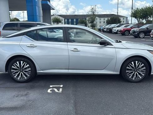 Used 2024 Nissan Altima 2.5 SV image 8