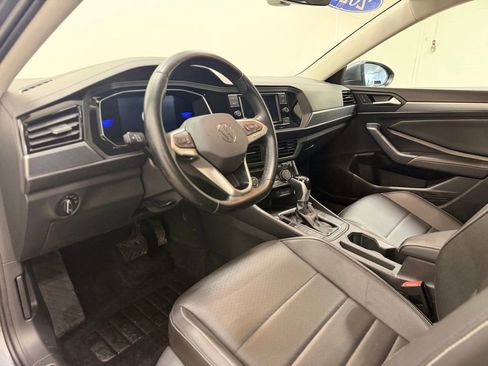 Used 2022 Volkswagen Jetta SE image 11