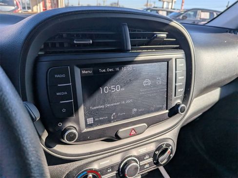 Used 2024 Kia Soul LX w/ Option Group 015 image 16