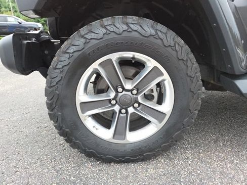 Used 2020 Jeep Wrangler Unlimited Sahara w/ Dual Top Group AWD/4WD image 75