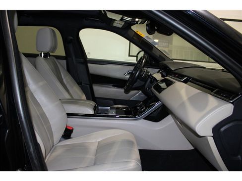 Used 2019 Land Rover Range Rover Velar R-Dynamic SE image 25