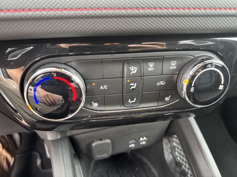 Used 2024 Chevrolet TrailBlazer RS FWD image 27