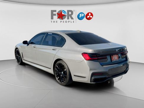 Used 2021 BMW 740i w/ M Sport Package image 3