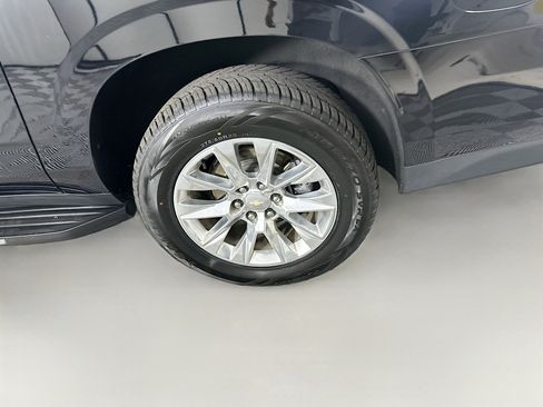 Used 2024 Chevrolet Suburban Premier image 11