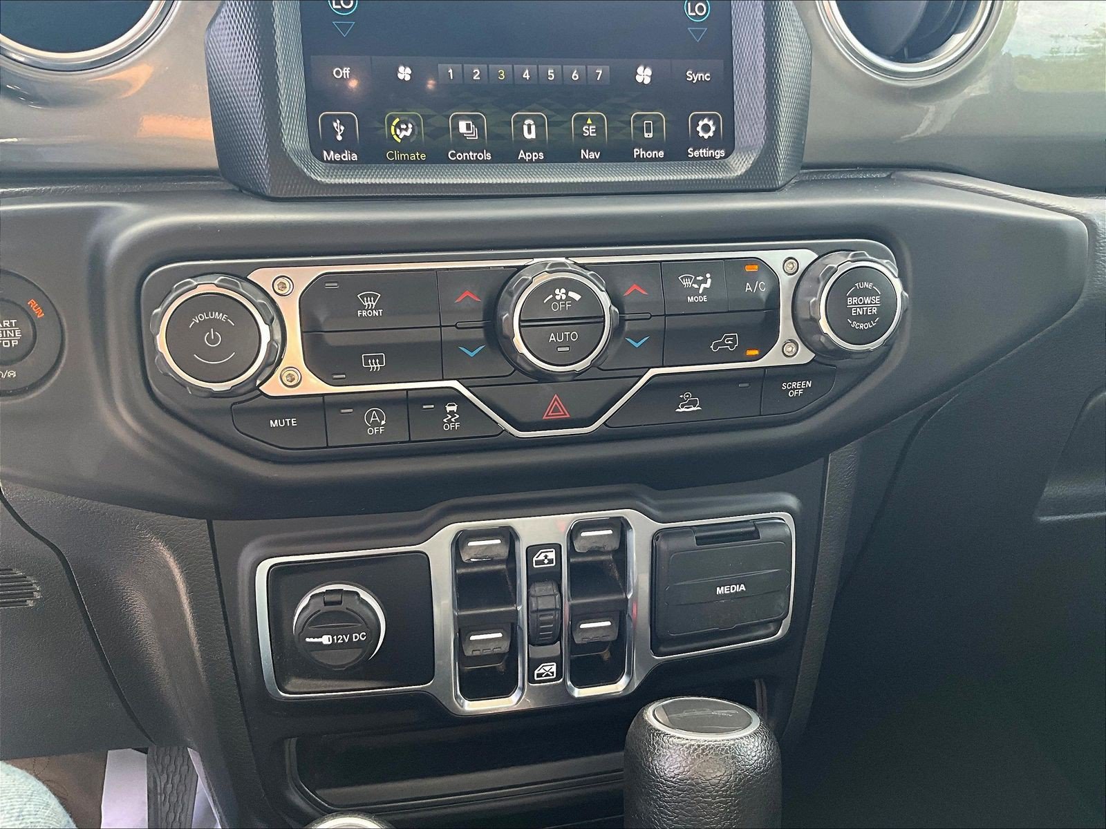 Used 2022 Jeep Gladiator Overland AWD/4WD image 16