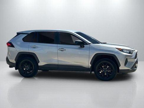 Used 2022 Toyota RAV4 LE FWD image 4