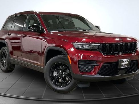 Used 2025 Jeep Grand Cherokee Altitude image 12