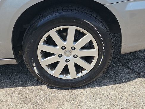 Used 2015 Chrysler Town & Country Touring FWD image 39