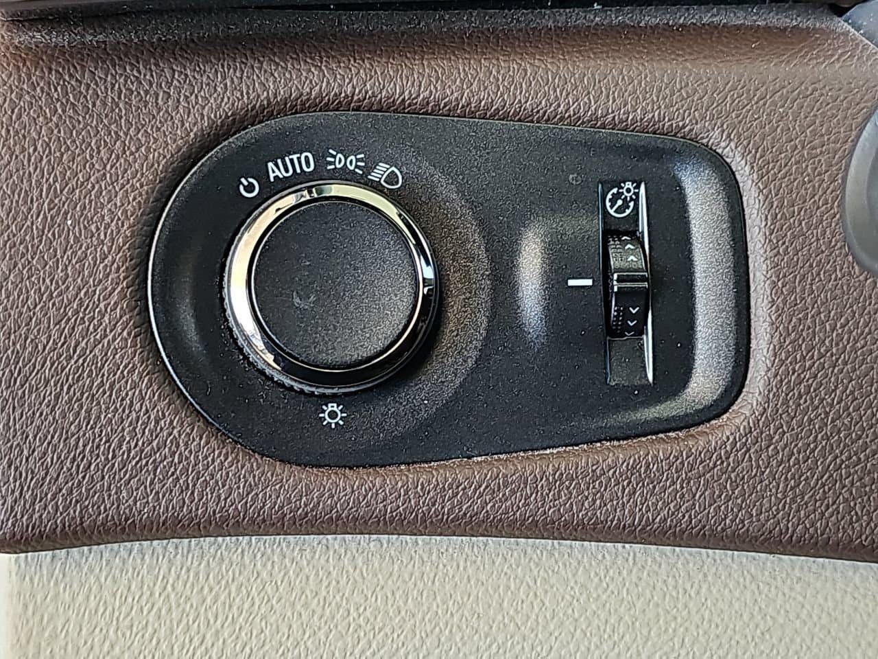 Used 2014 Cadillac SRX Luxury w/ Driver Awareness Package AWD/4WD image 26