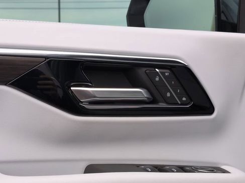 New 2026 Chevrolet Suburban Premier w/ Sun And Tow Package image 22