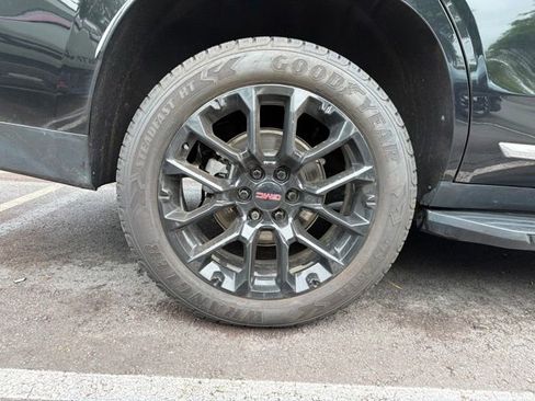 Used 2023 GMC Yukon SLT AWD/4WD image 33