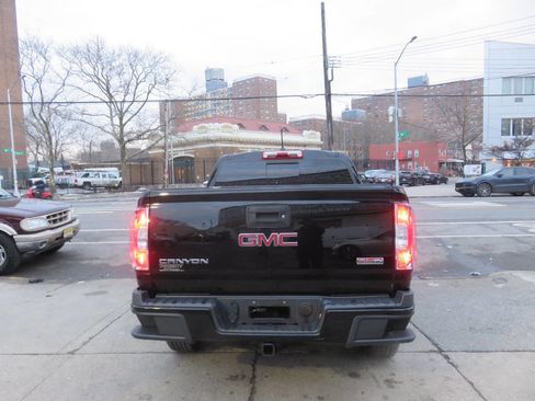 Used 2016 GMC Canyon SLE w/ All Terrain Package image 9