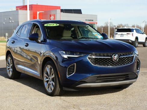 Used 2023 Buick Envision Avenir image 2