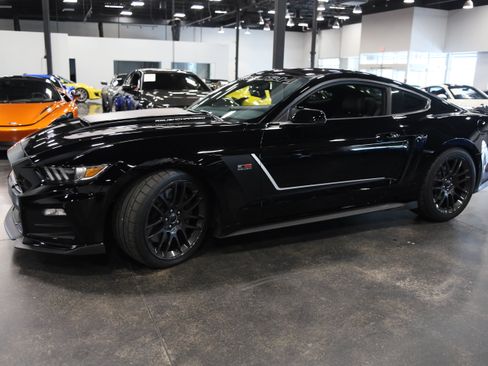 Used 2017 Ford Mustang GT Premium w/ GT Performance Package RWD image 9