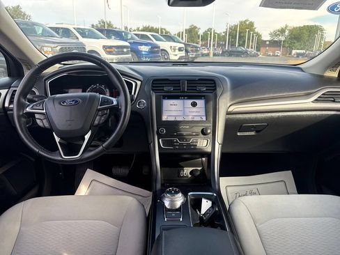 Used 2019 Ford Fusion SE w/ Equipment Group 151A FWD image 16