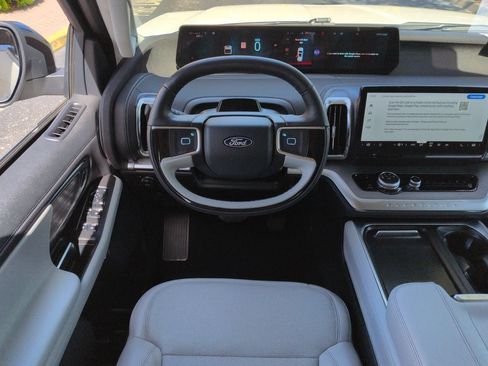 Certified 2025 Ford Expedition Platinum w/ Driver's Package AWD/4WD image 16
