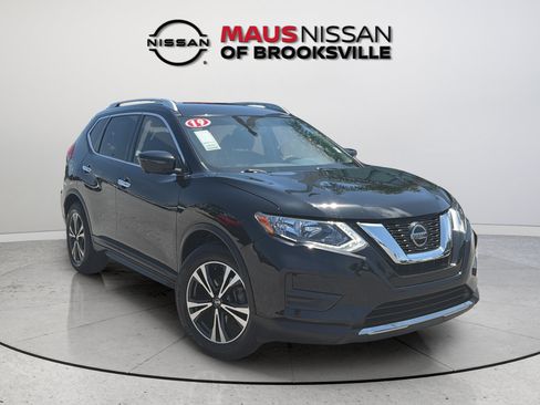Used 2019 Nissan Rogue SV w/ Premium Package FWD image 3