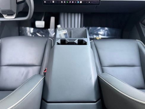 Used 2024 Tesla Cybertruck AWD Crew Cab image 47