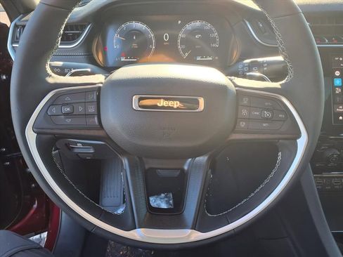 New 2025 Jeep Grand Cherokee Altitude image 13