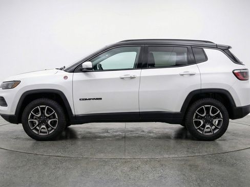 Used 2025 Jeep Compass Trailhawk AWD/4WD image 5