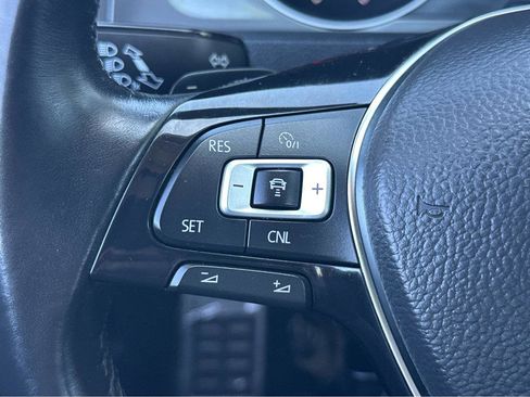 Used 2017 Volkswagen Golf SE image 22