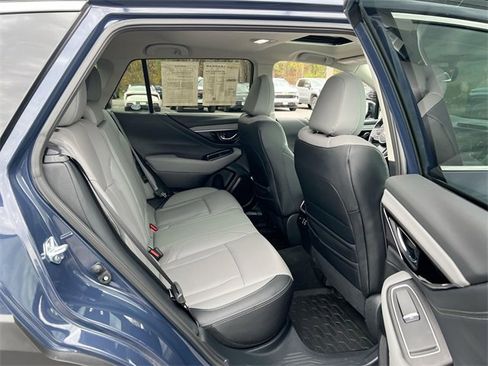 Used 2025 Subaru Outback Limited image 27