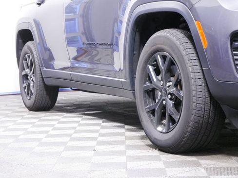 Certified 2024 Jeep Grand Cherokee Altitude AWD/4WD image 8