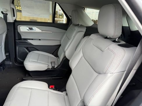 New 2026 Ford Explorer Active w/ Active Comfort Package image 8