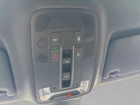 Used 2024 Audi Q3 2.0T Premium image 34