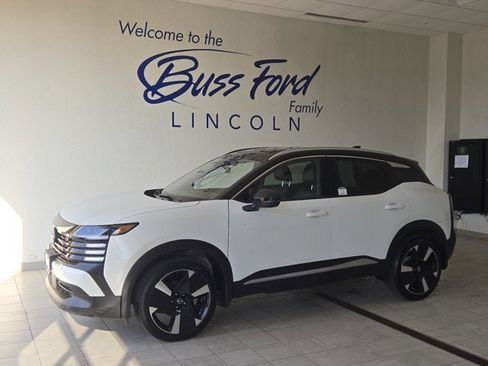 Used 2025 Nissan Kicks SR image 1