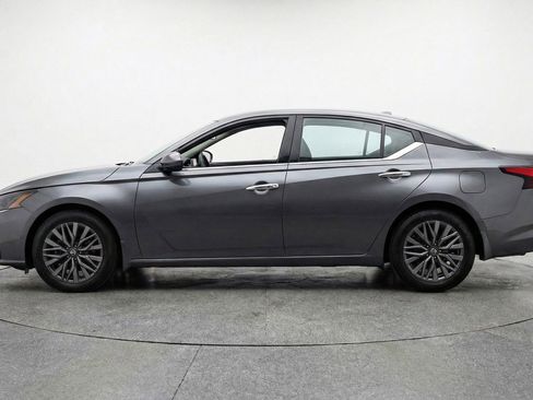 Used 2025 Nissan Altima 2.5 SV FWD image 5