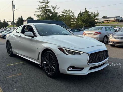 Used 2018 INFINITI Q60 2.0t w/ Moonroof Package RWD image 7