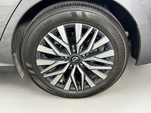 Used 2024 Nissan Altima 2.5 SV FWD image 11