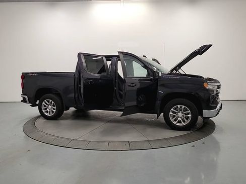 Used 2023 Chevrolet Silverado 1500 LT AWD/4WD image 15