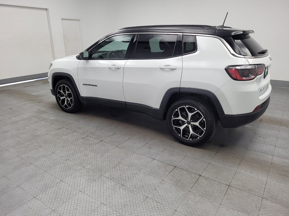 Used 2025 Jeep Compass Limited AWD/4WD image 3