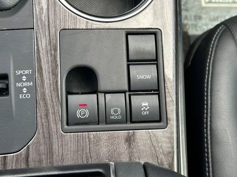 Used 2024 Toyota Highlander Platinum FWD image 34
