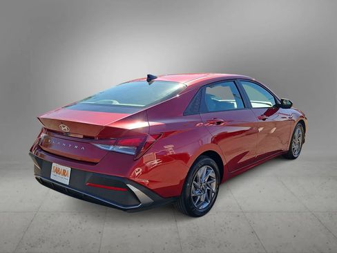 Used 2024 Hyundai Elantra SEL image 9