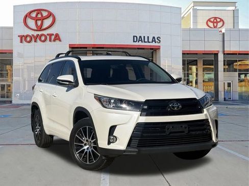 Used 2017 Toyota Highlander SE image 1